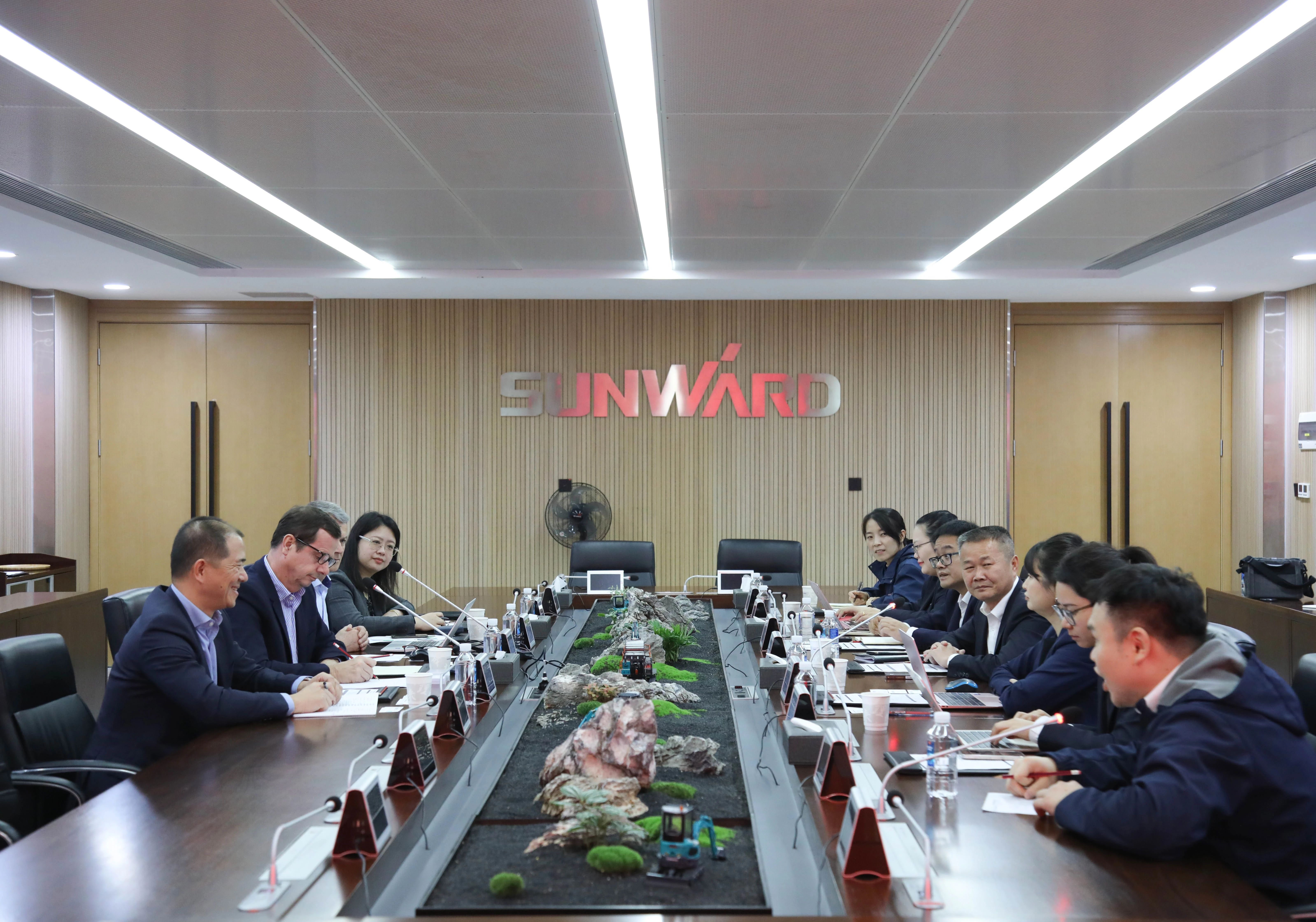 法巴租赁集团到访Z6官网智能，共拓合作新篇章