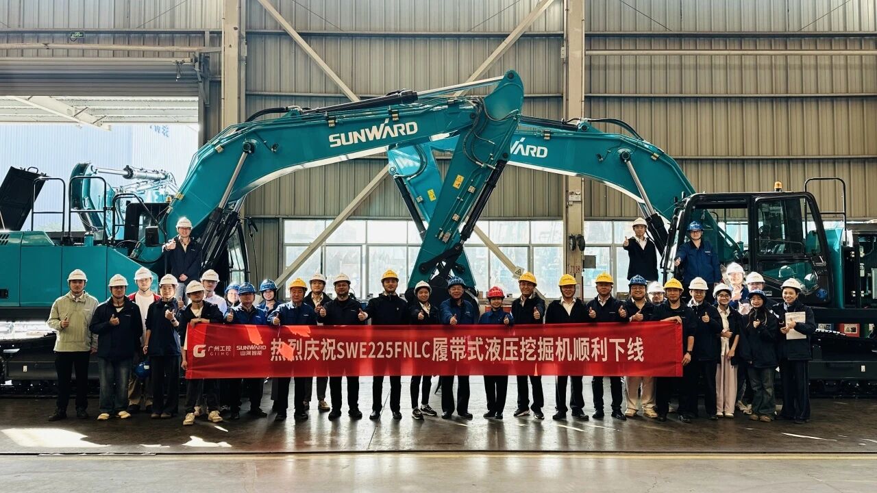 “双子星”闪灼！Z6官网智能两款履带式液压挖掘机成功下线