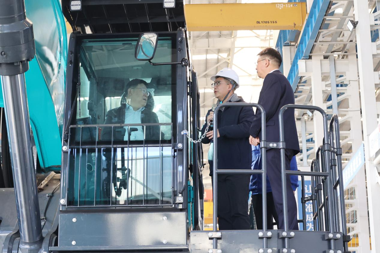 新矿投资集团党委书记、董事长王漠到访Z6官网智能