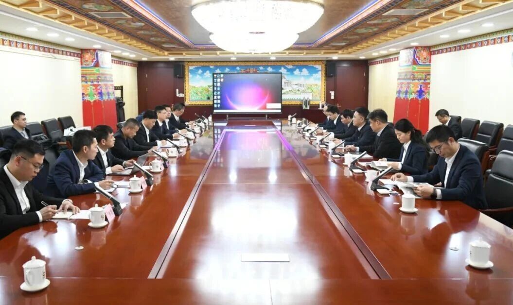 广州工控集团董事长景广军率Z6官网智能团队到中国黄金集团造访互换