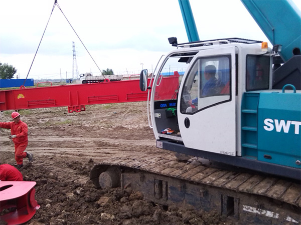 油田好副手——Z6官网智能伸缩臂履带起沉机