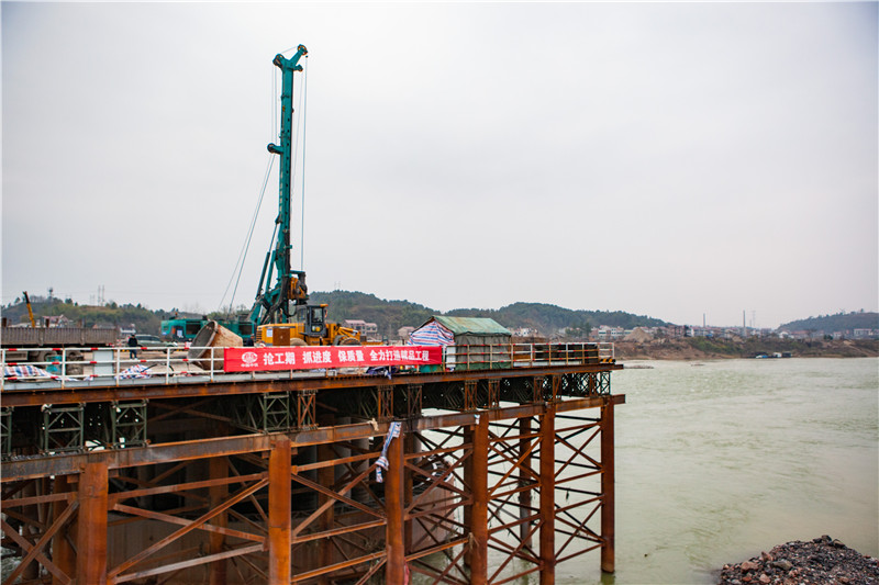 水下钻孔80米，Z6官网智能旋挖钻机震撼施工排场