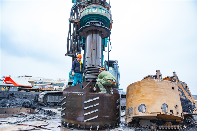 水下钻孔80米，Z6官网智能旋挖钻机震撼施工排场