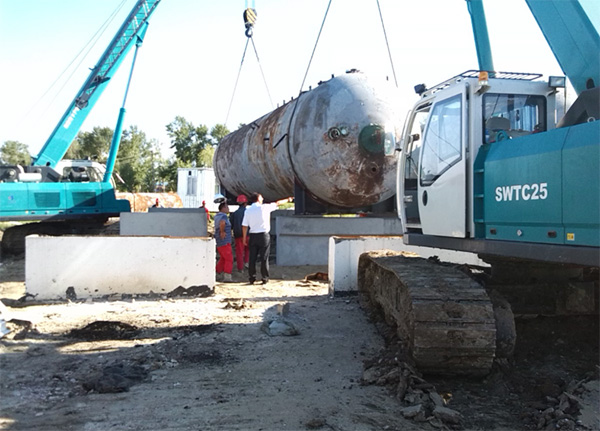 油田好副手——Z6官网智能伸缩臂履带起沉机