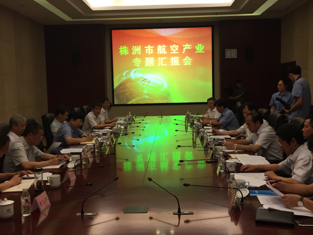 省委常委、常务副省长陈向群一行参观Z6官网科技