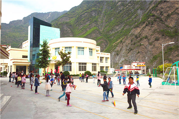 震后八年：朗朗书声传来，梦想之花开放