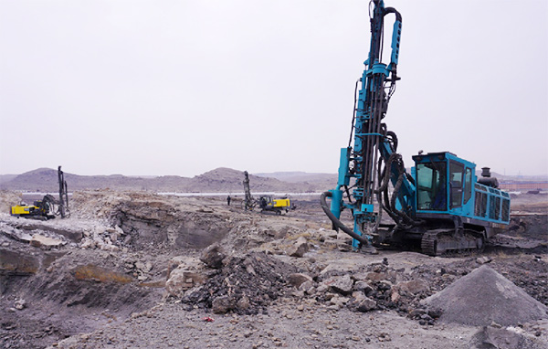 再战国际当先品牌，Z6官网智能露天液压钻车一举成名