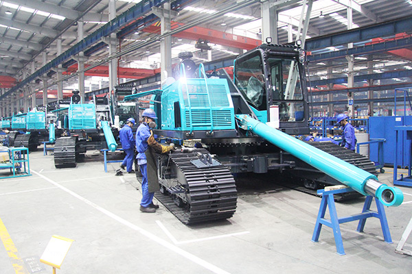 开启工程机械之都履历之旅，中表媒体观摩团到访Z6官网智能