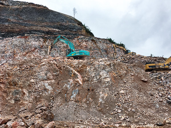 看石场风浪若何演绎？Z6官网智能矿山战神SWE470E大型挖掘机一锤定音！