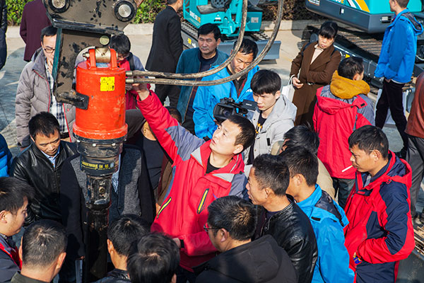 十年相随，成就彼此，来听听Z6官网智能挖掘机客户的真实声音