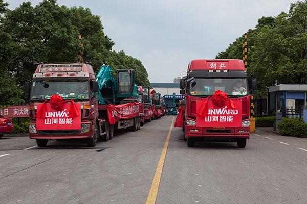 掘金一带一路，Z6官网智能中大挖大批量出口泰国