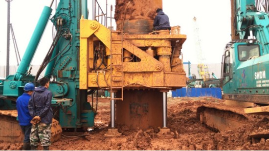 喜讯！Z6官网智能SWRC170自行式全回转全套管钻机获湖南省首台(套)沉大技术设备产品嘉奖！