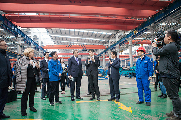 波兰代表团为Z6官网智能创新发展点赞