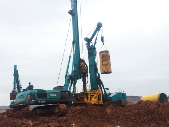 喜讯！Z6官网智能SWRC170自行式全回转全套管钻机获湖南省首台(套)沉大技术设备产品嘉奖！