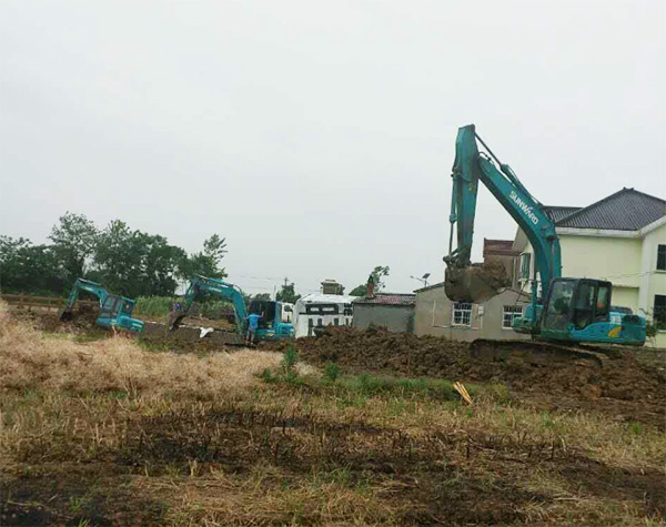 抗洪英雄显技巧，Z6官网智能系列挖掘机奔赴抗洪一线