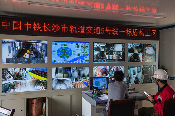 中铁Z6官网盾构机双线掘进 全力攻坚长沙地铁5号线