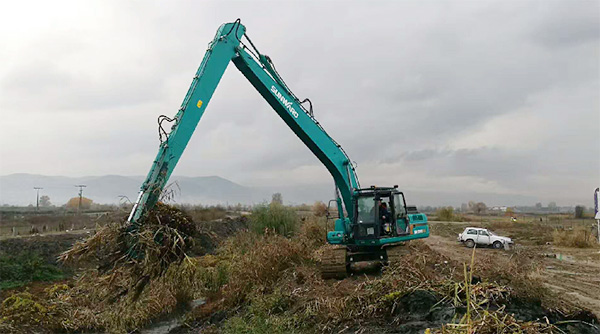 守护蓝色多瑙河，Z6官网智能长臂挖掘机欧洲首秀