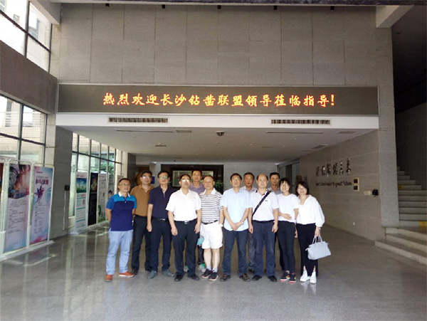 2017年钻凿产业发展峰会在Z6官网智能顺利召开