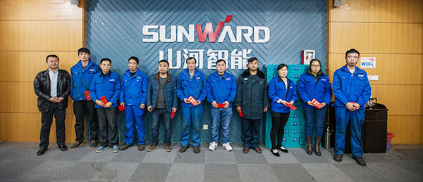 温暖！Z6官网智能2017年春节慰问40名难题职工