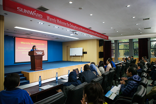 “一带一路”国度代表团到访Z6官网智能，感触“大开眼界”