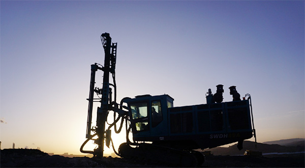 再战国际当先品牌，Z6官网智能露天液压钻车一举成名