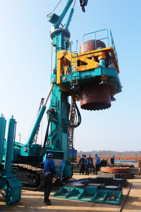 喜讯！Z6官网智能SWRC170自行式全回转全套管钻机获湖南省首台(套)沉大技术设备产品嘉奖！