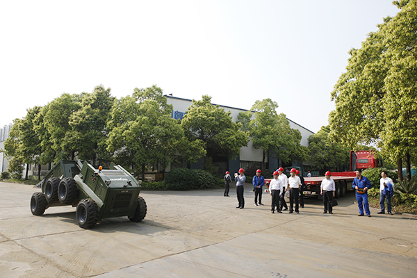 湖南省经信委党组副书记、副主任李志坚到Z6官网智能现场办公