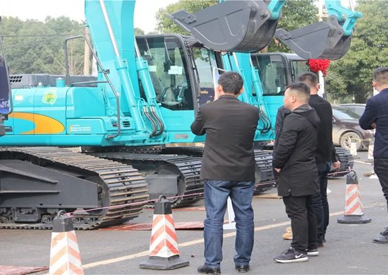 同心同梦，Z6官网智能全球客户互换会武汉站隆沉进行