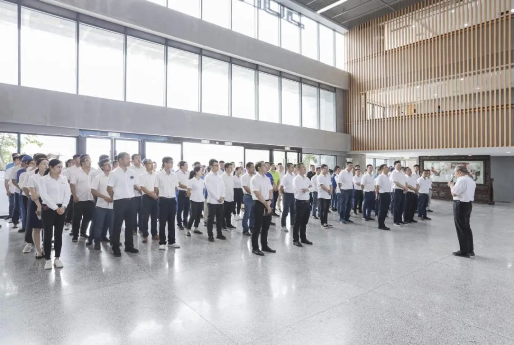 Z6官网工业城开明共享单车 员工通勤绿色便捷