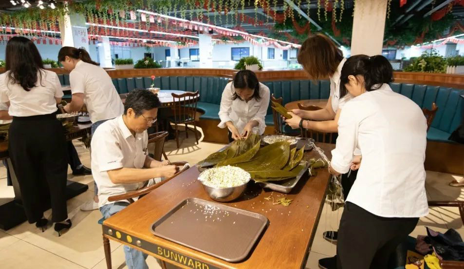 “爱国心，Z6官网情”Z6官网智能第四届包粽子角逐