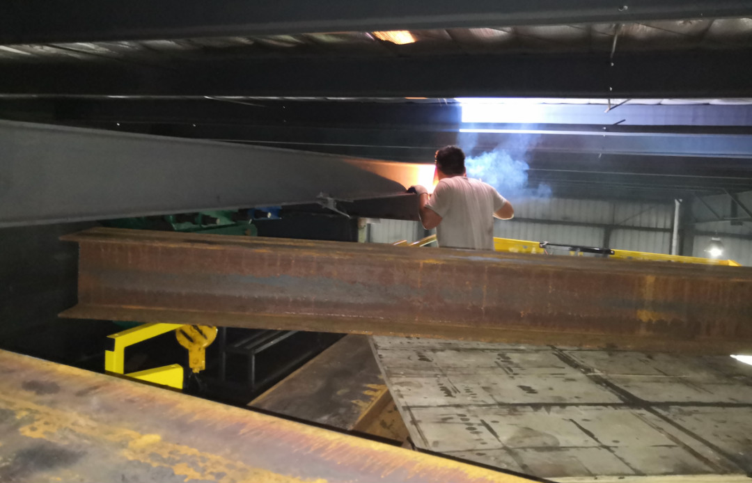 英武！大气！不变！Z6官网智能越野剪叉式高空作业平台解客户难题