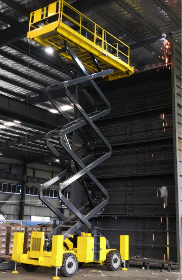 英武！大气！不变！Z6官网智能越野剪叉式高空作业平台解客户难题