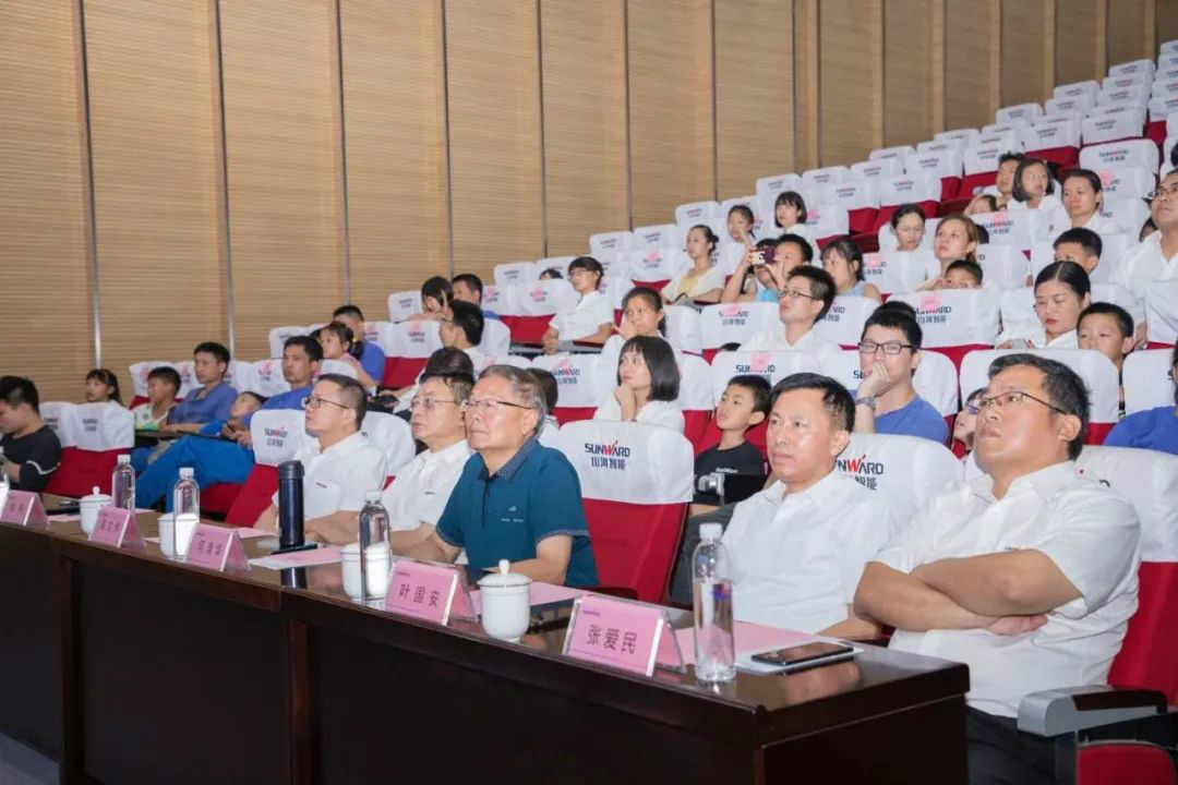 公司托管子女，员工暑期无忧 ——Z6官网智能职工子女暑期托管班开班