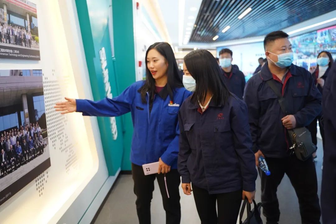 江南工业集团“双百青年”参观Z6官网智能