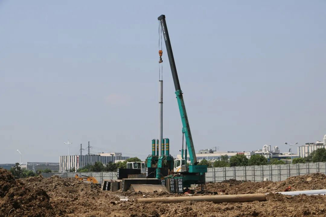 液压静力压桩机从1台到21台，他只用了8年！