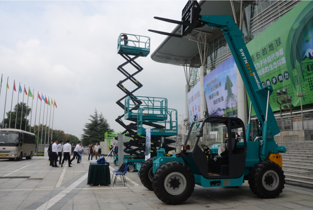 创新“绿”动能 Z6官网智能绿博会上展风采