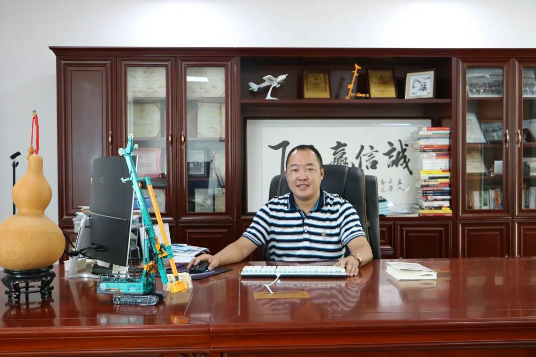 从鞋厂老板到桩工“大烙妆，他以一台静力压桩机撬动财富杠杆