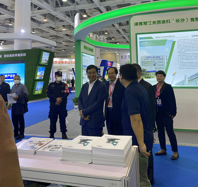 创新“绿”动能 Z6官网智能绿博会上展风采