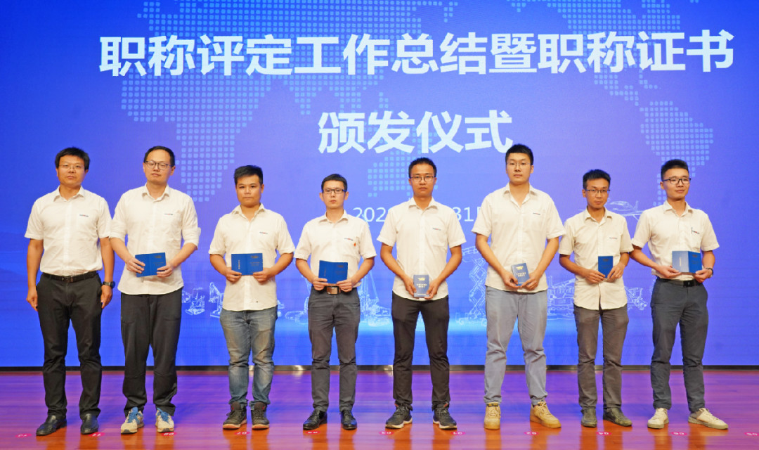 致敬研发 | Z6官网智能进行职称评定工作总结暨职称证书宣告典礼