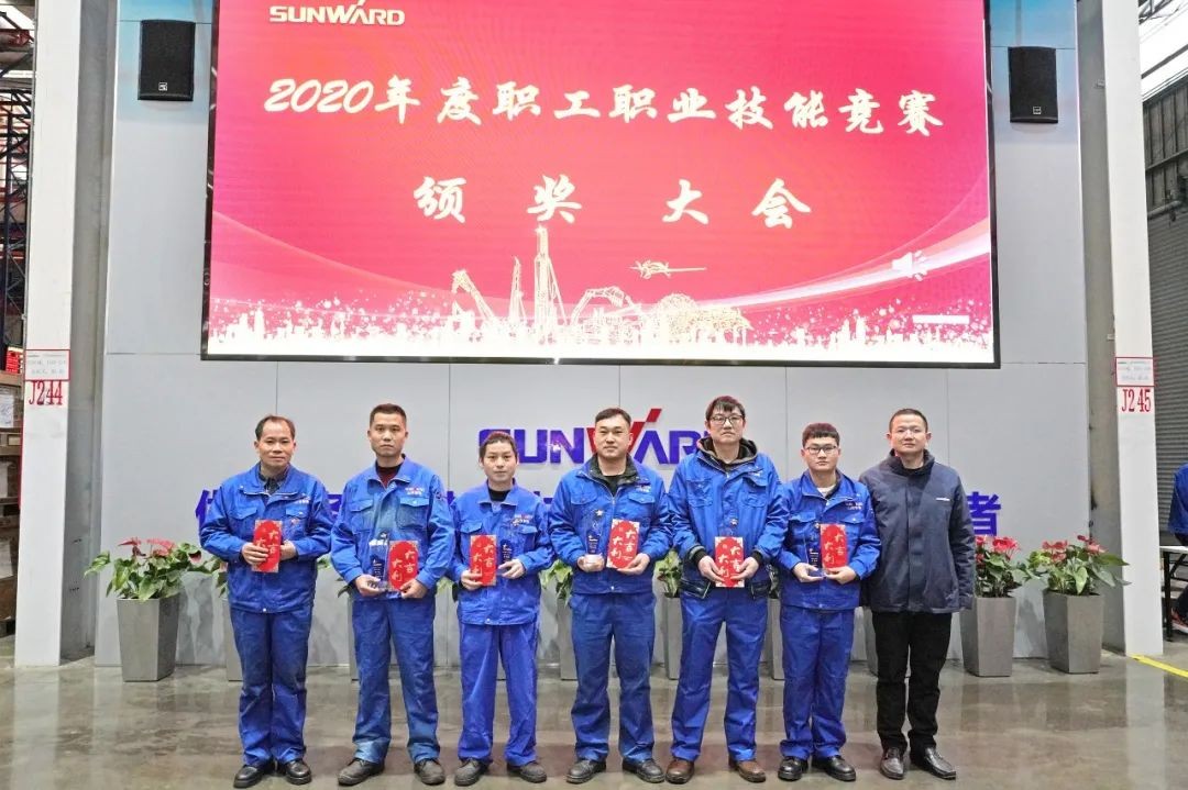 向能工巧匠致敬！Z6官网智能给职业技术较量优胜者颁奖