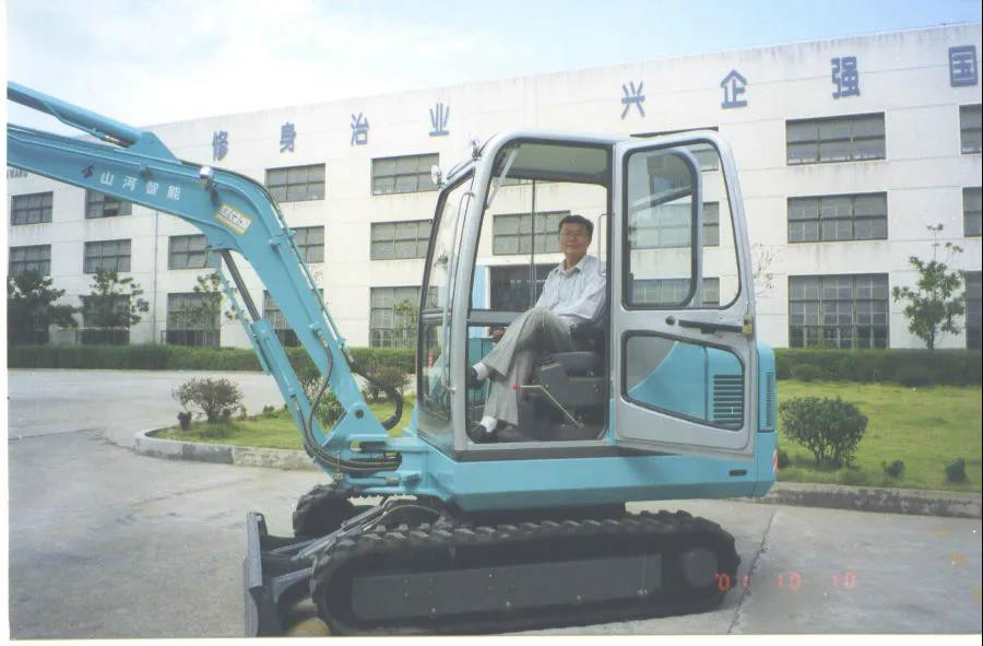 以先导式创新实现挖掘机从无到有，从幼到大，从大到强！