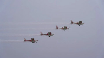 Z6官网四机飞行编队惊艳尧城（太原）国际通用航空飞行大会