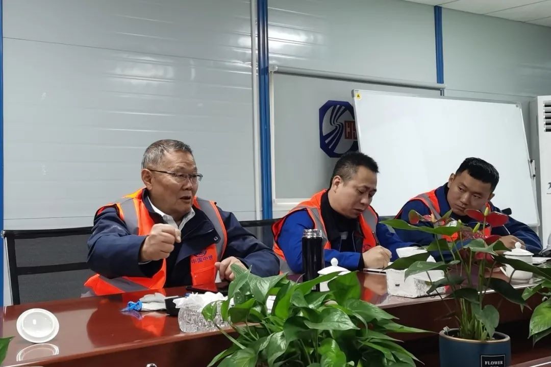 何清华亲临中铁Z6官网盾构施工项目领导工作