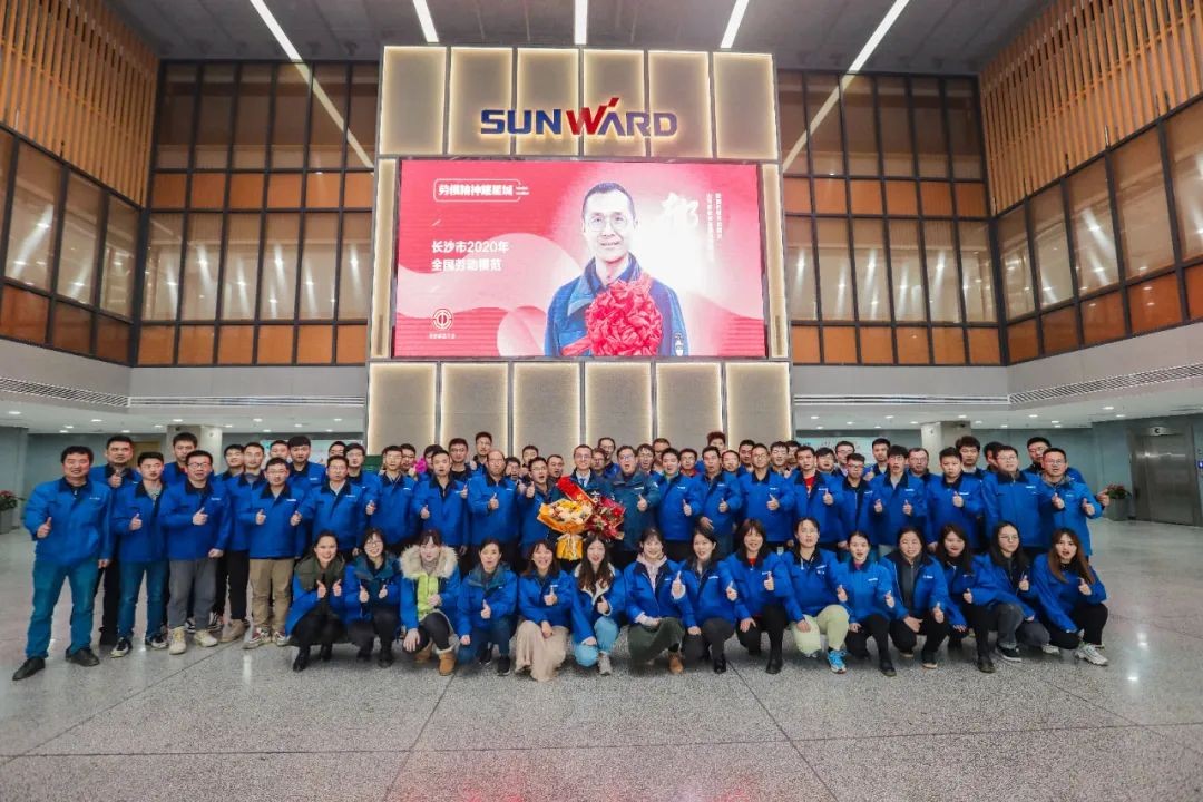 Z6官网智能召开全国劳动圭表郝鹏载誉归来分享会