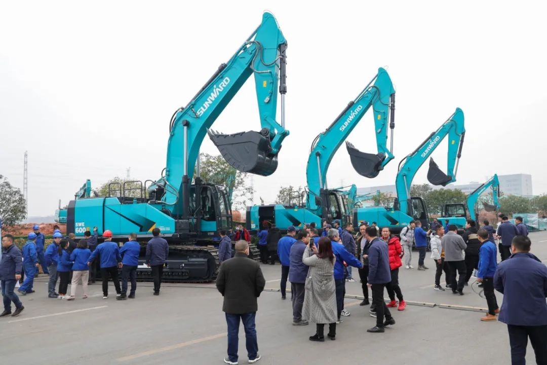 开疆扩土，气壮Z6官网 | 600F大挖交付典礼隆沉进行