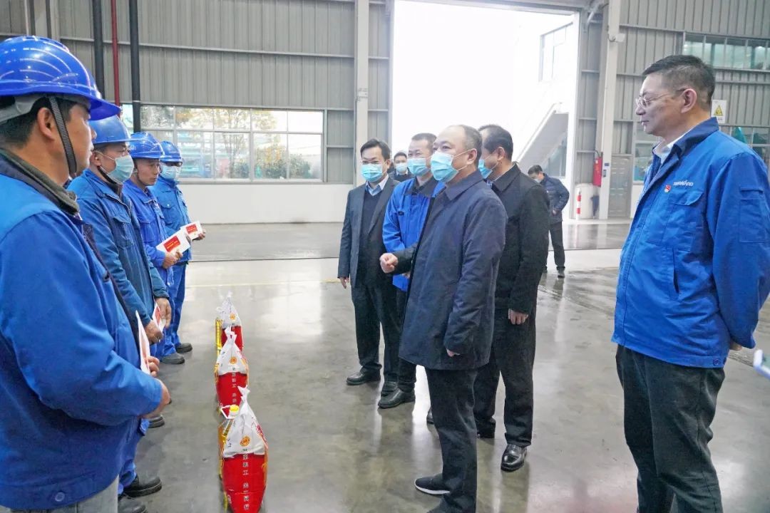 张庆红慰问Z6官网智能难题党员