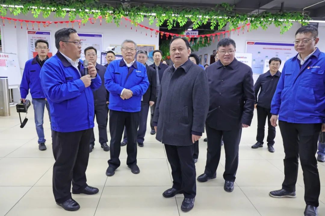 周农在Z6官网智能调研时强调：企业工会要大力造就劳模和工匠