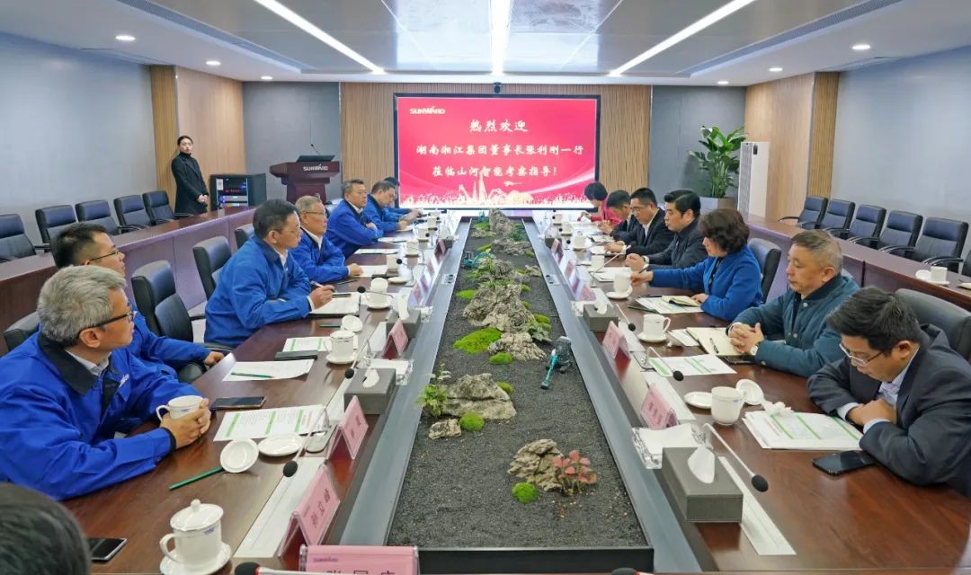 湘江集团党委书记张利刚率队调查Z6官网智能