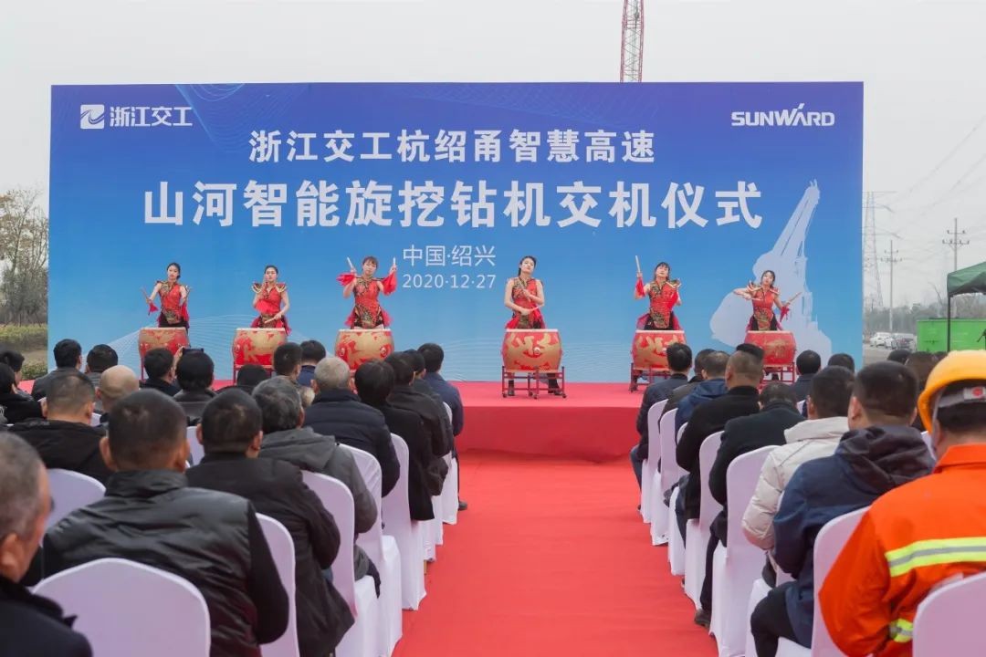 Z6官网智能旋挖钻机全面参建中国首条智慧高快公路