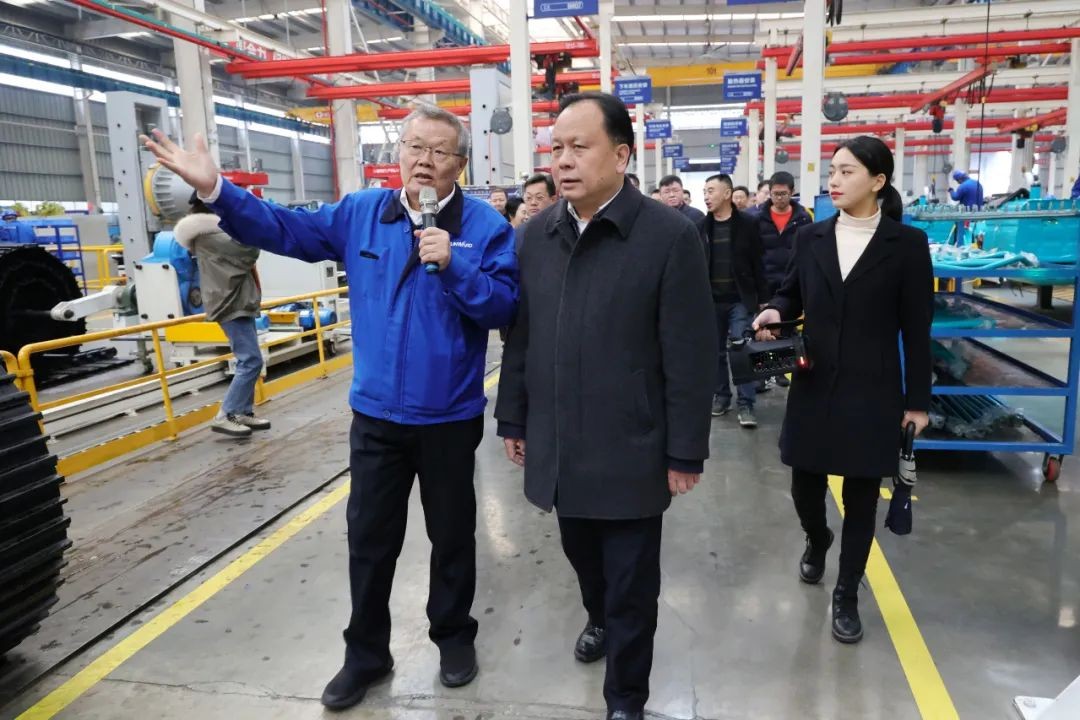 周农在Z6官网智能调研时强调：企业工会要大力造就劳模和工匠